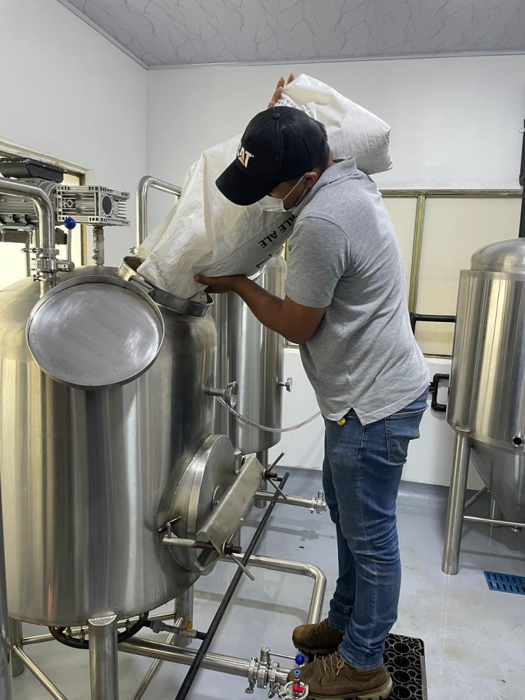 Incorporación de ingredientes en el tanque de producción